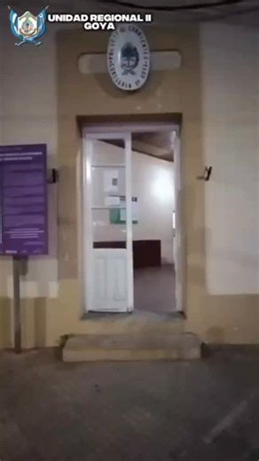 El pueblo noticia on Instagram: "POLICIA RECUPERO MOTO ROBADA EN EL MES DE DICIEMBRE En el marco de una investigación por un delito de robo en modalidad de arrebato, efectivos de la Cria 1ra de Goya, llevaron a cabo un allanamiento, mediante el cual se logró el secuestro de los elementos denunciados como sustraídos, como así también de la motocicleta utilizada para cometer el hecho. Posteriormente, tras realizar las consultas correspondientes en la base de datos SIFCOP, se determinó que el rodad