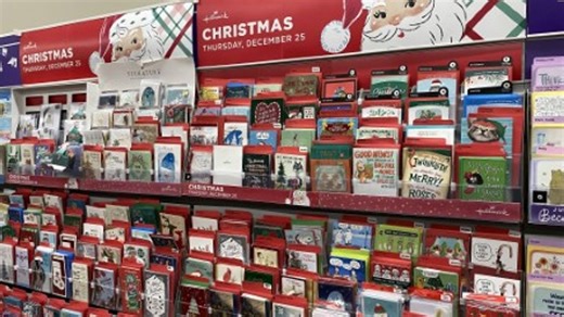 Personalized holiday cards: balancing tradition and emotion to enhance relationships