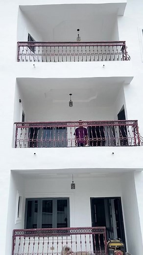 3 & 2 BEDROOM BLOCK OF FLAT FOR SALE LOCATION: Thinkers corner enugu🇳🇬 PRICE: 155 million naira Broker fee:5% Rental value:1.4 m 2bed and 1.6m 3bed Features: - New - Contemporary - All Rooms Ensuite - POP Ceilings - Fully Fitted Kitchen - Spacious Compound - Dinning Area - Family lounge - Water Heaters - 24/7 Security - Walk-in Showers - Walk-in closet - Bathtub - Heat extractor - kitchen cabinets etc . . ••••••••••••••••••••••••••••••••••••••••••••••••• 📞 08109491380 📩 info@joshconsults2@gm