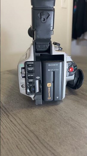 Let’s Check Out The Sony DCR-VX2000 From 2000