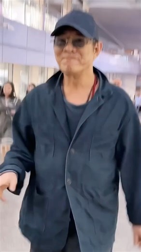 Jet Li walking like it’s 1990s again! His poor health is no longer looking like an issue anymore for the 62 year old. #jetli #healthy #legend | Preserved Dragons