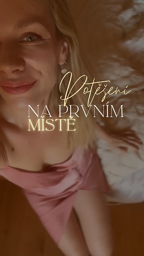 Andrea Kamba 𓆃 Pleasure & Se✧uality Magic on Instagram: "Tohle je pro tebe, ať jsi mámou nebo ne 👇🏼🤍 Vždycky je tu nádobí, prádlo, jídlo, které potřebuješ nachystat, nebo zprávy, na které potřebuješ odpovědět… 😉😁😊💋 Dát přednost tomu, co nás vyživuje 🌹UPŘEDNOSTNIT POTĚŠENÍ 🌹 je pro nás někdy opravdu těžké, že? A přitom… když dnes nestihneš všechno, ale doplníš svoji nádobu něhy a radosti, možná jsi udělala to úplně nejdůležitější ♥️ Tak ti dnes chci připomenout: Potěšení, radost a výživ