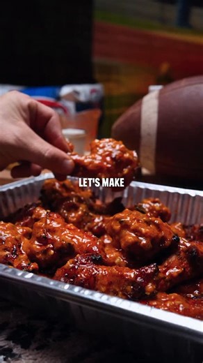 2.2K views · 3.5K reactions | Spicy garlic chicken wing sauce is the perfect pairing for game day! 龍️ Recipe: -Melt 2 sticks of unsalted butter over medium-low heat. -Add six cloves of chopped garlic and sauté. -Stir in 1 cup hot sauce, 4 tsp red pepper flakes, 1 tsp worcestershire sauce and simmer for around 5 minutes to combine everything. -Pour over chicken wings and enjoy! #chickenwings #buffalowings #wingsauce | Kingsford | Facebook