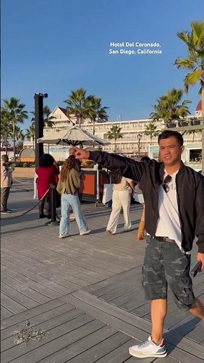 December stroll at Hotel del Coronado proves why it's legendary #SanDiego #BeachDay