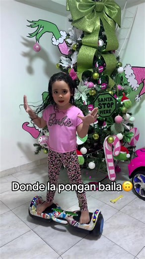 Bailarina de 5 Años Maneja la Patineta con Estilo