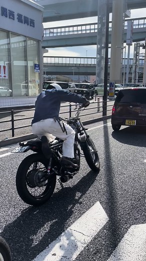 信号待ちでSR400のエンジンが止まる瞬間