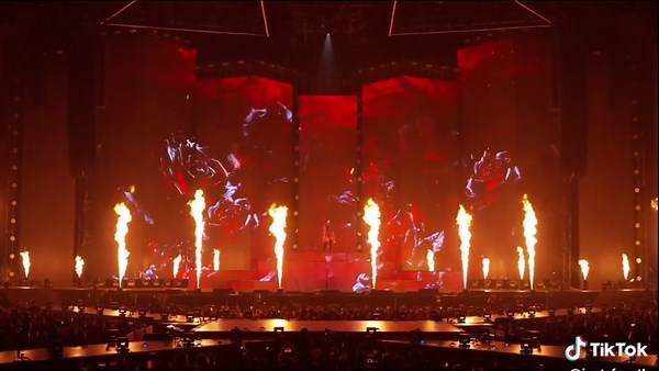 Jeff Satur's Stunning Cover of Adele's Skyfall | The Kingdom Concert