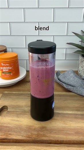 Dog-Friendly Probiotic Smoothie Recipe 🫐🐕🧡