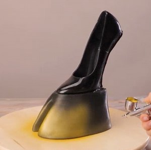 Clobber couture: the unexpected beauty of trendy handmade hoof heels! | 5-Minute Crafts Play