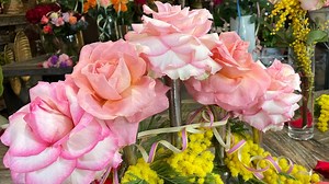 ARD-Buffet: einfach blumig: Tischdeko mit Rosen