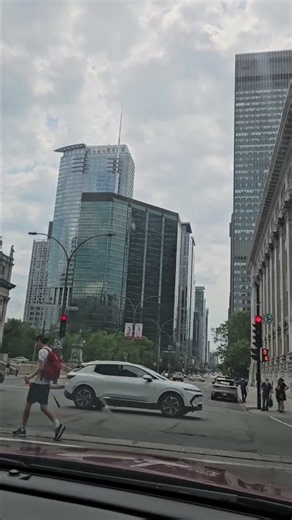 PRETTY #montreal #travel #quebec #mustvisitplaces #famouscities #famousplaces #speakfrench #tourism
