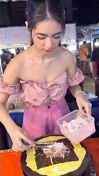 She Serve Delicious Omelet Rice - Laos Street Food
