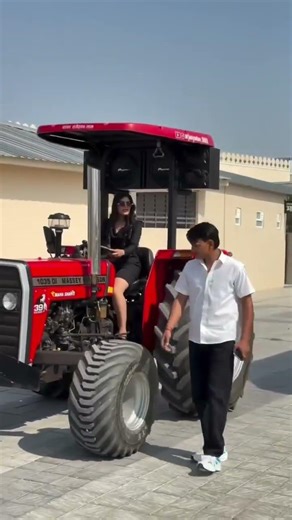 GIRLS DRIVE VS BUS DRIVE TRACTOR 🚜 NISHU DESHWAL 🔥 #youtubeshorts #automobile #nishudaswal #tractor