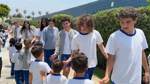 Cambridge College Lima on Instagram: "Today we had a lovely and emotional meeting between our 5F and ELS students💙. Our 5F students, who will soon be leaving school, took a moment to say hello and goodbye to the younger students, who are starting a new chapter in their lives. Congratulations to the Promoción XXXI and we wish them a successful future✨ ——————————————————————————— Hoy tuvimos un lindo y emotivo encuentro entre nuestros alumnos de 5F y ELS💙. Nuestros alumnos de 5F que pronto dejar