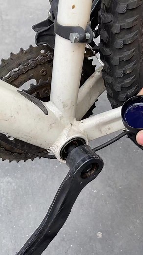 148K views · 345 reactions | How to properly lubricate your bicycle Smoother rides, longer bike life #BikeLubeTip #SmoothRide #BikeCare #ChainMaintenance | Creative Tips | Facebook