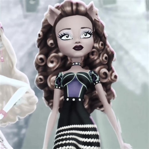 Clawdeen Wolf Strut Walk Compilation