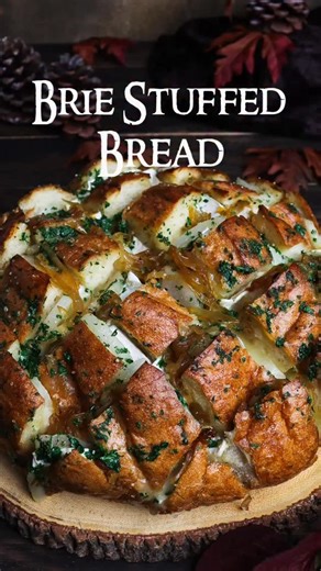 This easy pull-apart bread is the perfect holiday appetizer or comfort food for the colder months ahead. FULL RECIPE IN BIO🧀🍐 #hobbitcore #cottagecore #hobbit #fantasyfood | Rhubarb & Lavender