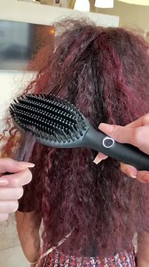 11K views · 82 reactions | El poder de #ghdglide el primer cepillo eléctrico de ghd que alisa el cabello rápidamente y sin esfuerzo. Incorpora la tecnología cerámica con ionizador, que calienta el cepillo de forma constante para mantenerlo a la temperatura de peinado óptima de 185 °C. 朗 @lora.angelica | Ghd España Professional | Facebook