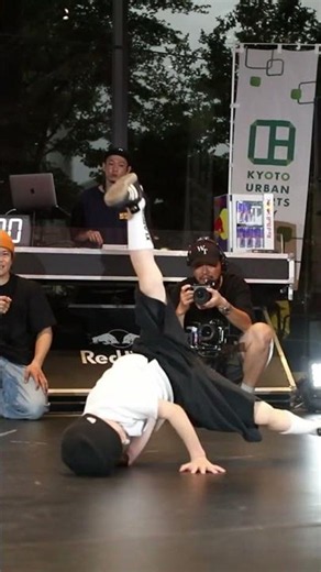 No one expected this kid would be the rawest bboy in the matchup. #breaking #breakdance #bboying