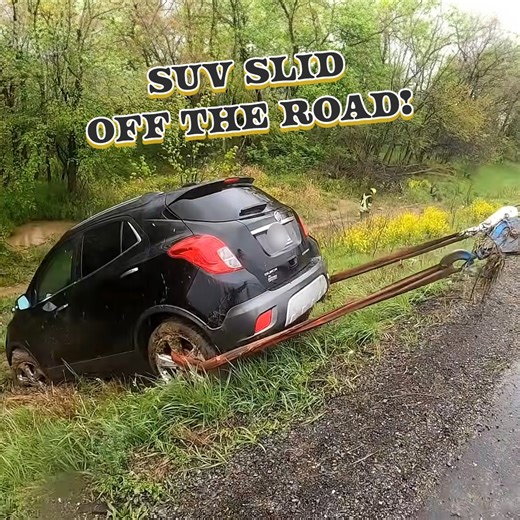 20K views · 654 reactions | A slippery slope for this SUV calls for a quick recovery. ⚠️ | Ron Pratt | Facebook