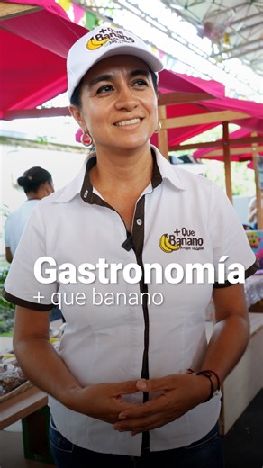 El banano es más que una fruta tropical, es nutrientes, es dulce natural, es energía, es vitalidad, es identidad regional y, en Antioquia, es el sustento de miles de familias que se dedican a cultivarlo, comercializarlo, estudiarlo y compartir con el mundo todos sus beneficios. Para Lina Córdoba el banano es @masquebanano, un emprendimiento que hemos acompañado desde el inicio de su proceso de formalización y que este año hizo parte de la Feria de Emprendimientos del Festival Vibra Urabá con su 