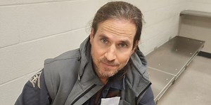 Dean Kelly’s mom posts $1.1 million bond; jail staff fail to collect passport upon release