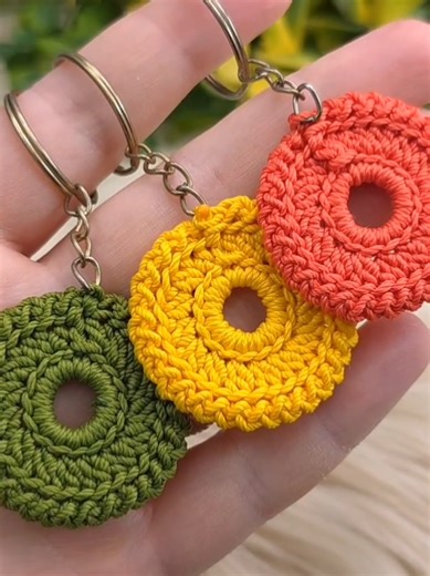 Beautiful And Easy Crochet keychain Tutorial For Beginners ✨ #crochet #crochettutorial #keychain #DIY #craft