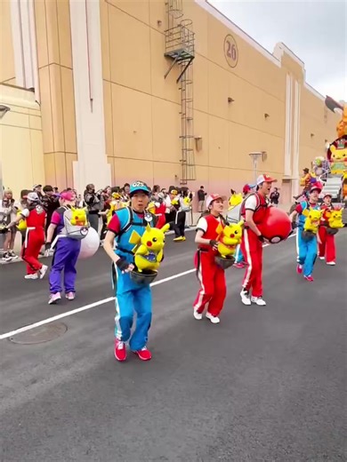 Happy 25th Anniversary, Universal Studios Japan! 🎉 NO LIMIT! Parade - Discover U version is bringing the spark! ⚡️✨ The truth about 25 Pikachu? It’s a massive outbreak of tiny cuteness! Featuring Surfing Pikachu and Flying Pikachu too 🤩🏄🎈 25 years of fun and still going NO LIMIT! 🎢💛 ©️xxlemonxpk | Kim Collects