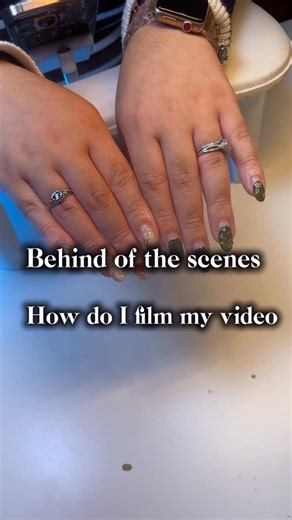 ᴋᴇʟʟʏ | ᴀᴛʟ ɴᴀɪʟ | ʀᴜꜱꜱɪᴀɴ ᴍᴀɴɪ | ᴅᴜᴀʟ ꜰᴏʀᴍꜱ on Instagram: "For everyone who asked about my behind the scenes 💕 I use an iPhone 13 Pro to record all of my nail videos 📱✨ When I film close up shots, I keep the camera around my upper chest level. For wider or full hand shots, I lift the camera closer to my shoulder height. But remember ,there’s no strict rule. Play around with angles and find what feels natural to you. That’s how your content becomes unique ✨💅 Hope this helps , and Happy Thanks