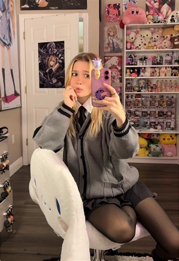 new fit… new chair… i’m basically dripped out 💧 #cosplayer #fyp #booleahhh #cinnamonroll #cosplaygirl
