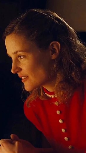 Filmflare on Instagram: "Filmflare 2025 Phantom Thread 🎥📷📸 🎬an elegant, unsettling portrait of love, control, and obsession beneath the sheen of haute couture. Set in 1950s London, the film follows 💥a brilliant fashion designer whose meticulous world is disrupted by a young woman who becomes both his muse and his match. As beauty, power, and vulnerability 🎞️intertwine, their relationship evolves into a quiet battle of wills, stitched together by devotion and danger. With lush visuals, meas