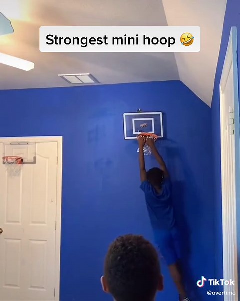 This gotta be the STRONGEST mini hoop rim I’ve ever seen 🤣 (via @_hoopers24) #basketball #sports #shoutoutot
