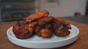 Simple preparation method for crispy chicken wings that delivers big flavor without complicated steps