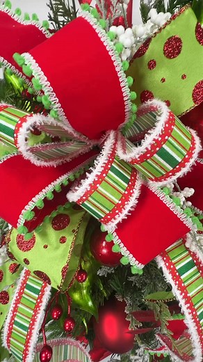 12K views · 193 reactions | How about this Christmas wreath beauty? Tutorial found in our members vault? | Southern Charm Wreaths | Facebook