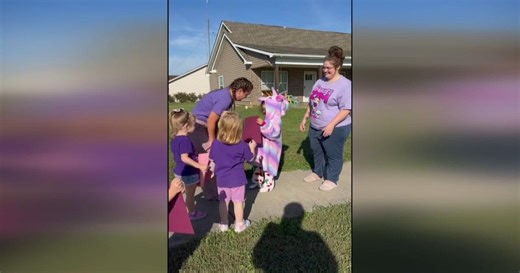 Southern Indiana preschoolers visit classmate recently diagnosed with cancer