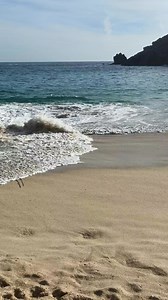 Mesmerising waves at Porthcurno #beach | Cornwall, the lizard peninsula and more