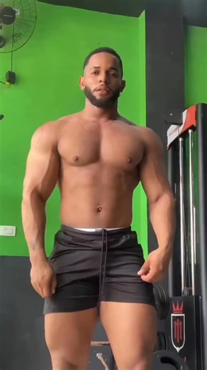 BULL PECS on Instagram: "@andersonxlucas1 #muscle #internationalchestday #pecs #pecsbounce #chestday #chestbounce #pecsbouncing #musclepecs #musclechest #pecspop #massivechest #massivepecs #pecsdance #flexingpecs #pecsmountain #pecworship #pecworkout #peace #pecschallenge #bodybuilder #mensphysique"