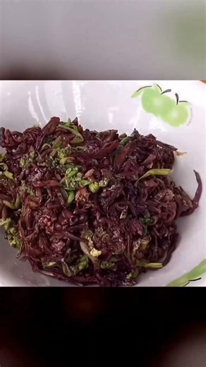 Wild mountain vegetables are a must-eat in spring! This simple and flavorful recipe makes them pe...