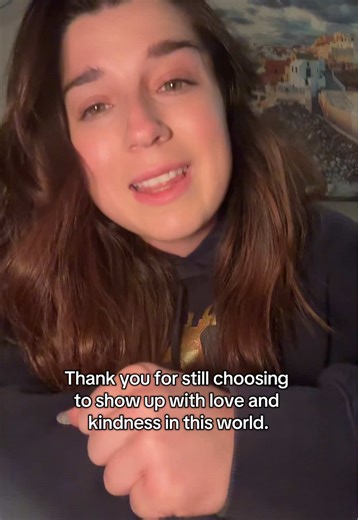 It’s not always easy to be kind, but it makes such a beautiful impact on the world around us. Thank you for showing up how you do. 😘 #kindnessmatters #loveandlight #peaceandhappiness #hopecoretiktok #inspirationalvideo