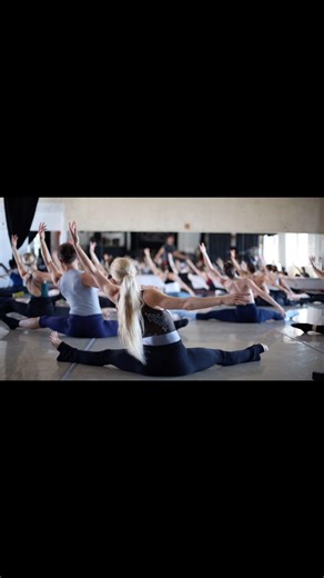 We have loved having Company alum @charlottelandreau.dance back in the Graham studios this week, rehearsing for her performance of Martha's iconic 1932 solo SATYRIC FESTIVAL SONG 💛💚🖤 at @dancersworkshopjh next month, and joining our students at @marthagrahamschool Summer Intensive. Whew! Now bring on the weekend! 🎥: Melissa Sherwood #grahamtechnique #grahamcorepower #longleans #backinthesaddle #summerintensive #danceclass | Martha Graham Dance