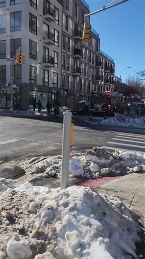 FDNY Engine 217 Ladder 102 leaving a call! #fdny #fdnyengine217 #fdnyladder102 #brooklyn #RTQ
