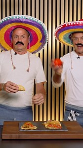 👇🏻 Receta completa en la descripción Taco Torres 🌮🔥 🎥 Encuentra la receta completa, con todos los pasos y detalles, en nuestro canal de YouTube: www.youtube.com/@hermanostorrestv Link en la bio 🔗 Ingredientes (3 raciones) 3 contramuslos de pollo deshuesados 🍗 2 cebollas 🧅 2 dientes de ajo 🧄 1 cucharada de miel 🍯 1 cucharadita de comino 🌿 2 ramas de tomillo 🌿 2 ramas de romero 🌿 Mostaza en grano y mostaza dijon 🍯 Sal 🧂 Pimienta 🌶️ Aceite de oliva 🫒 Aguacate 🥑 Lima 🍋 Cebolla mor
