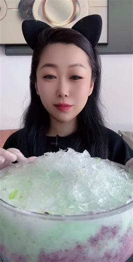Satisfying Ice Eating ASMR Experience