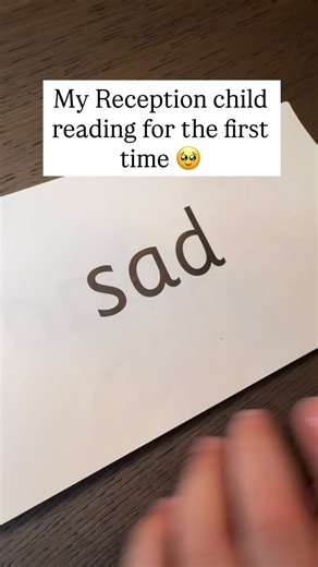 This is no accident 👇🏻 ⭐️ It’s a result of supporting my child’s phonological awareness through oral blending and segmenting. ⭐️ It’s through playful activities and games on the go that support blending skills. ⭐️ Before we even thought about blending, we focused on being able to speedily identify the individual sounds s, a, t, p, i, n. ⭐️ We took our time, followed a step-by-step process and didn’t put any pressure on ‘being able to read before school’. ✍️ We have done the exact same with our