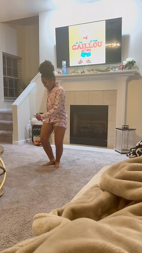 This is Kaylee every day! Never had a dance coach before learn on her own. Did she kill it or not? Dianna Williams all she look at is your YouTube old videos. | Raven Moore