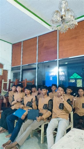 Muslim Digital Academy on Instagram: "Eksplorasi new tools in figma, gradient + glass effect + Noise texture"