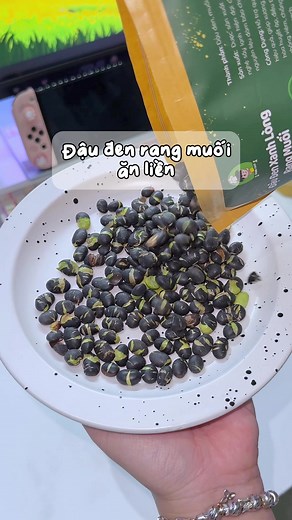 Cách làm đậu đen rang muối ăn liền