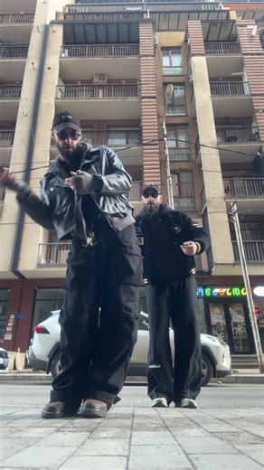 Cathing up with the trends ✊🏻 Dc @Romy.S@nchez #twins #dance #duo | two people dance