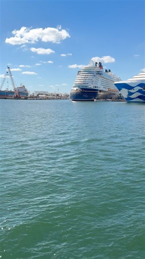 🚢 Cruise ships are rolling into town and there’s no better way to see them than from the water! 🌊 Hop aboard the Water Taxi and watch these massive ships from the best seat in Fort Lauderdale. While you're onboard, relax with the breeze, explore waterfront restaurants, discover hidden gems along the Intracoastal, and enjoy the fun commentary from our crew... something you won’t find anywhere else. With our hop-on, hop-off experience, you can explore the city at your own pace and see Fort Laude