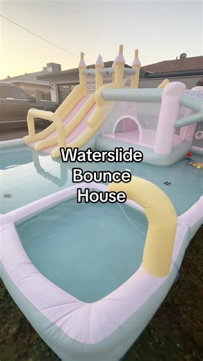 turning your backyard into their favorite summer memory 🥹☀️ #summer #summeractivities #toddlermom #bouncehouse #summermashup